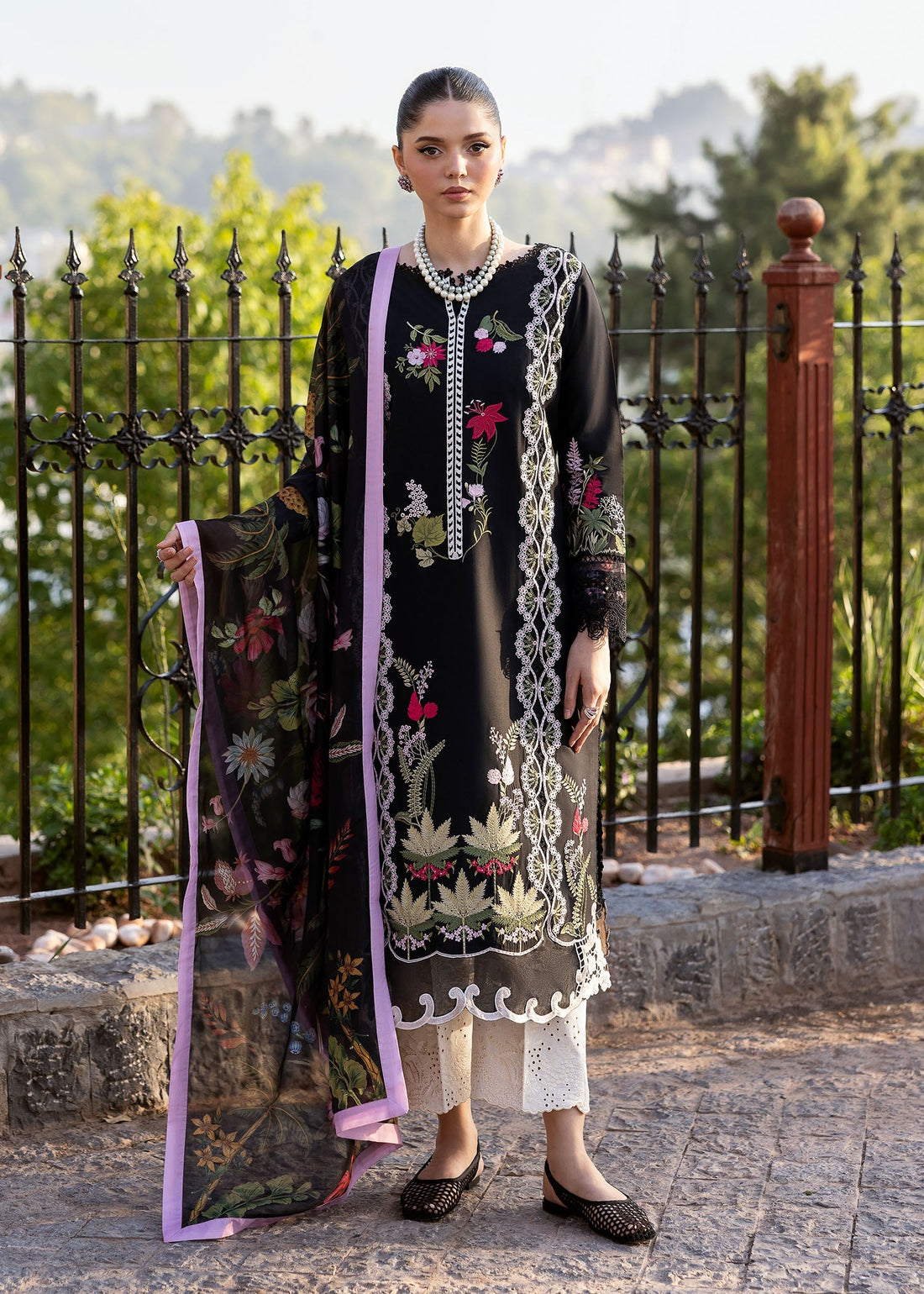 Saira Shakira | Bloom Lawn 25 | SAUVAGE 6-B - Seharnaz